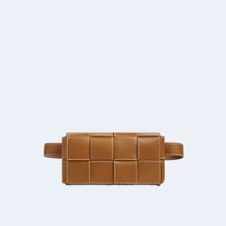 보테가 베네타 우드 내추럴 카세트 벨트백